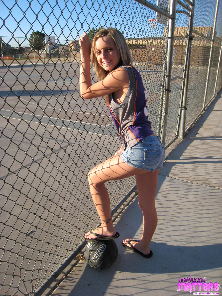 Cute teen Melissa and her lovely body getting a little naughty at the basketball #70419587
