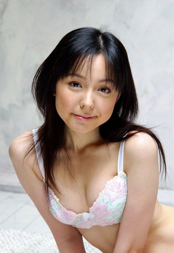 Yui hasumi, mannequin asiatique adolescente, montre ses seins et sa chatte poilue.
 #69887279