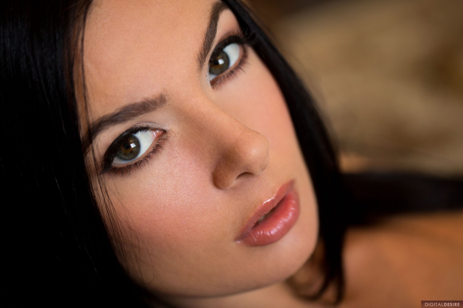 Marley brinx nimmt ihr weißes Höschen ab und spreizt ihre Beine
 #72532371