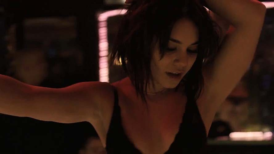 Vanessa hudgens perfoming uno striptease in perizoma sexy
 #75253132