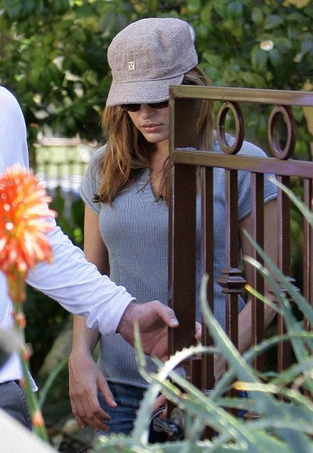 Eva Mendes Nippel-Slip bei einer großen Leinwand-Show
 #75390018