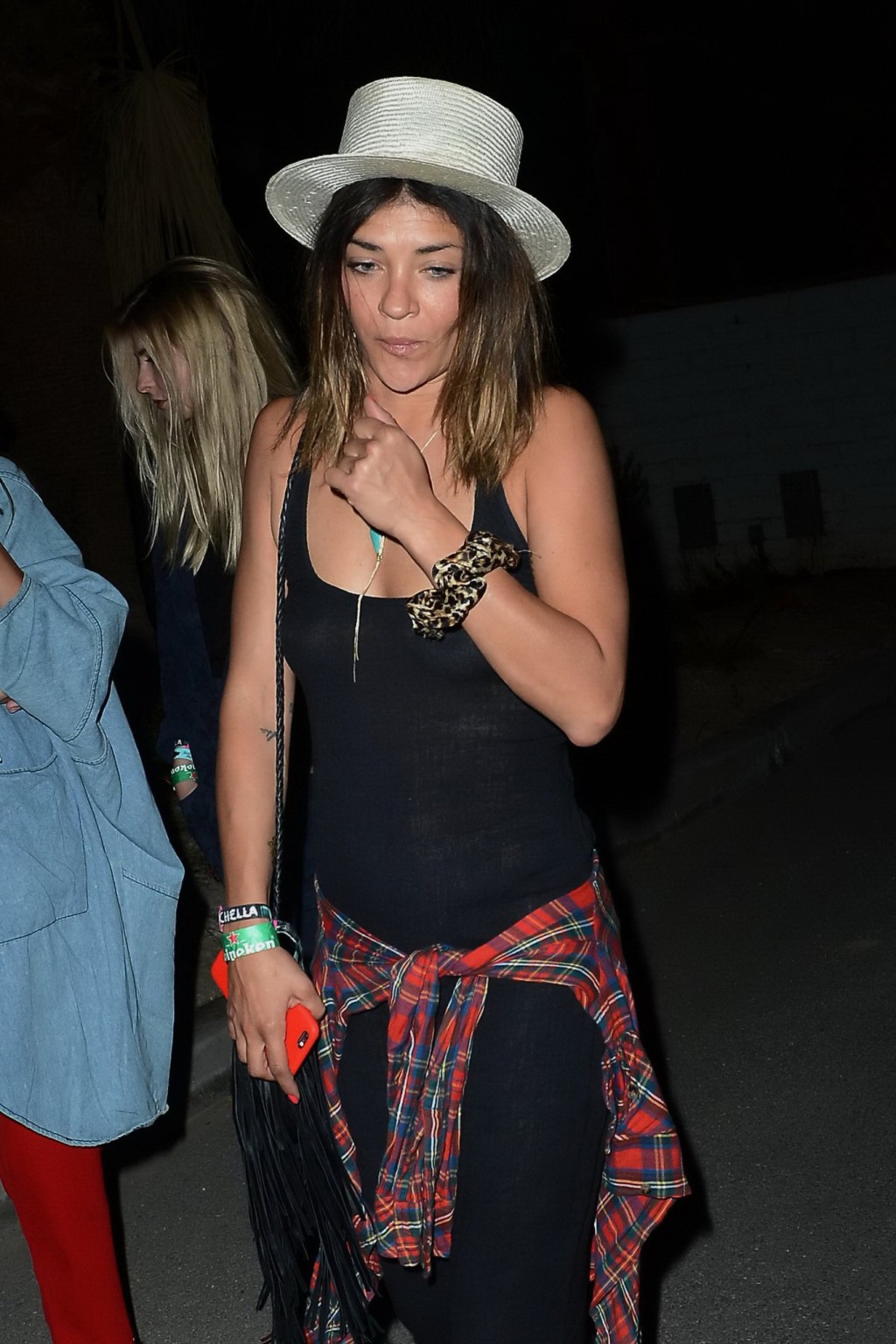 Jessica szohr mostrando tette senza reggiseno in nero vedere attraverso il vestito a coachella musi
 #75166818