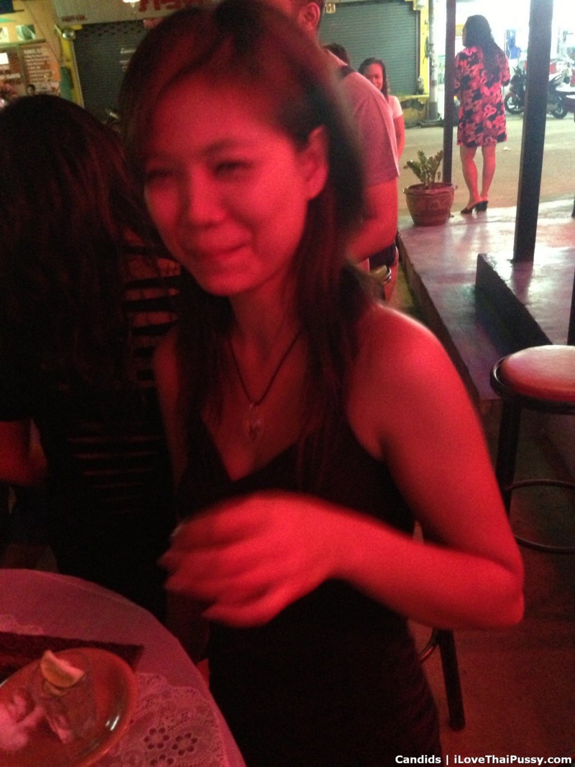 Selvaggia prostituta thailandese ubriaca senza preservativo scopata da un turista sessuale milf asiatica sbattuta
 #67940956