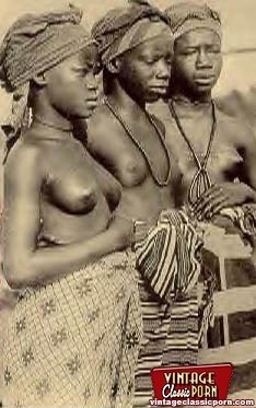 Diverse signore africane nude degli anni venti nude
 #78463419