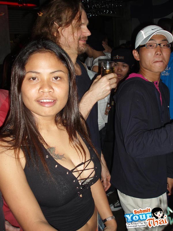 タイの女友達がセクシーなおっぱいを出す
 #68006395
