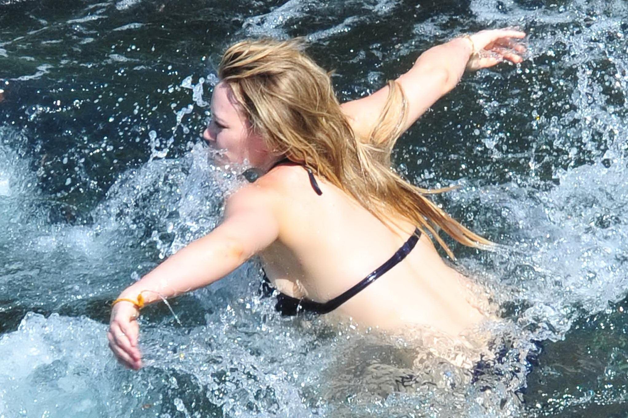 Hilary duff con indosso un bikini sulla spiaggia italiana
 #75296605