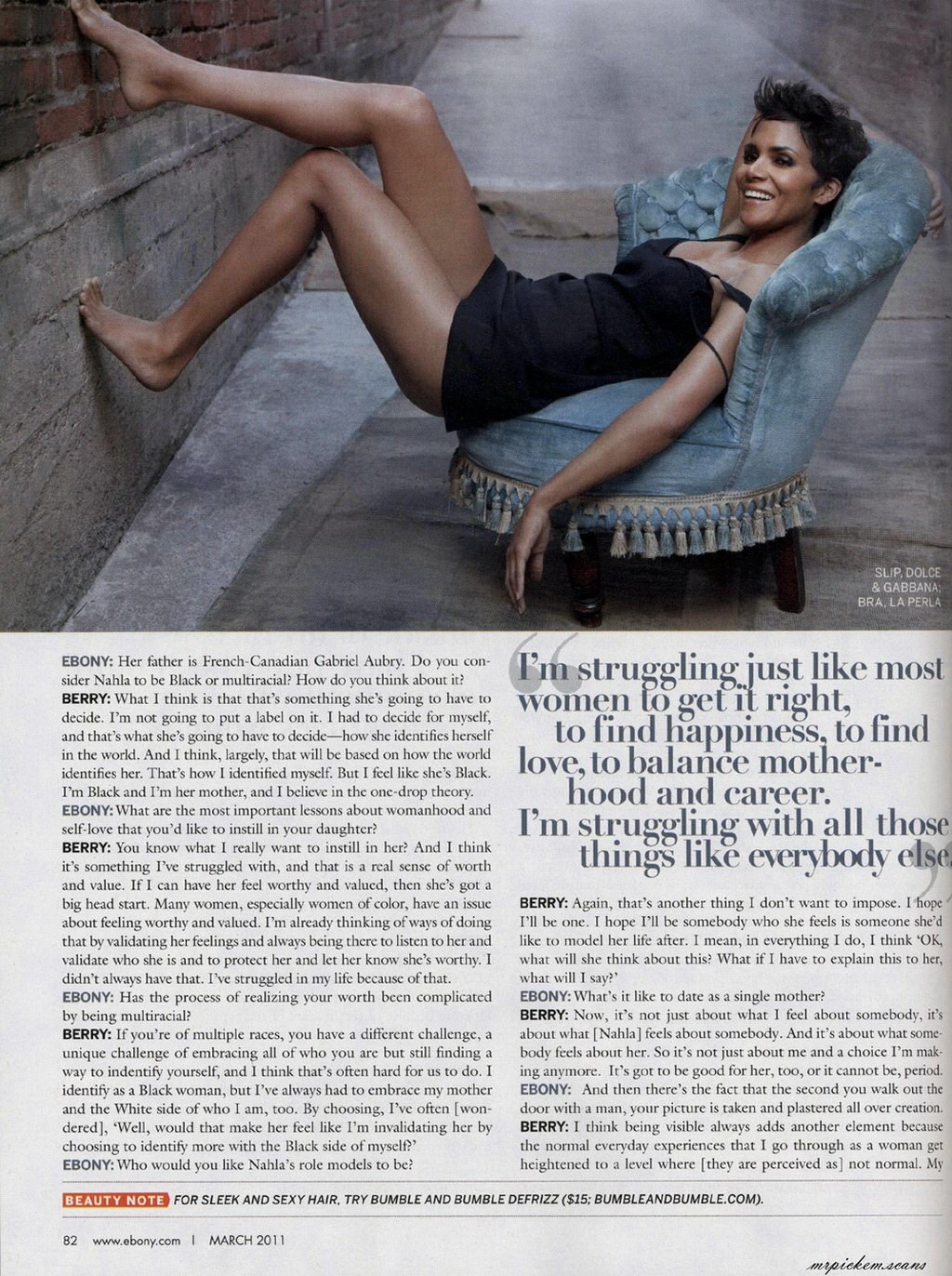 Halle Berry dans un photoshoot très sexy pour le magazine ebony de mars 2011
 #75318389