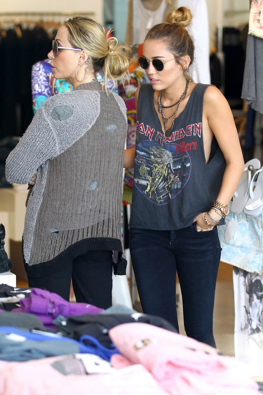 Miley Cyrus braless showing sideboob while shopping in Calabasas #75266759