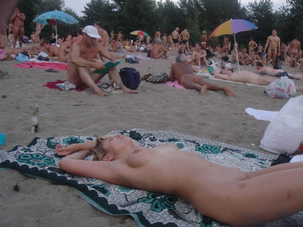 Sexy nude hottie frolics around in warm water #72253857