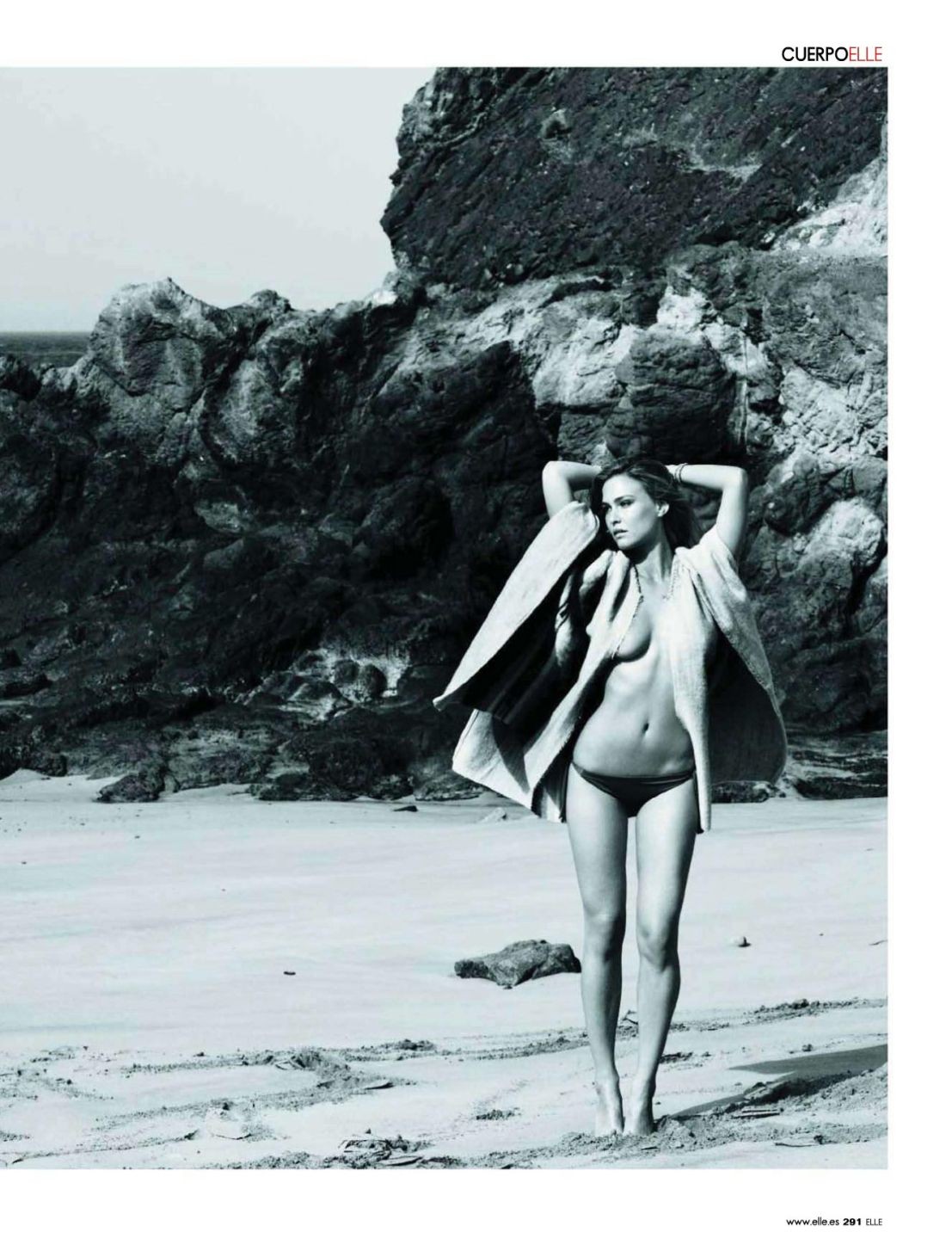 Bar Refaeli montre ses fesses mais cache ses seins dans le numéro de mai 2012 de Elle Espagne.
 #75265570