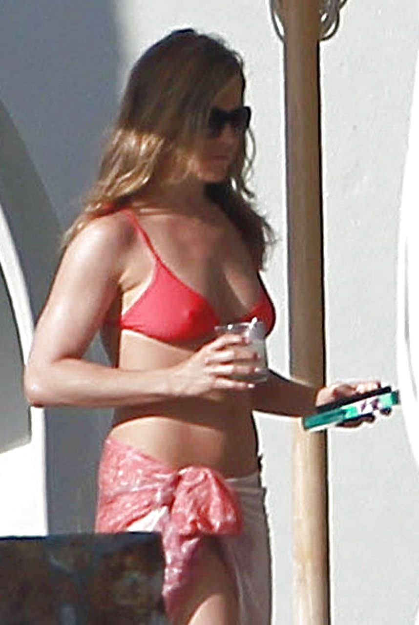 Jennifer Aniston exposing sexy body in bikini on pool #75245410
