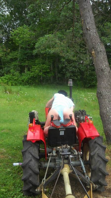 Kinky Babe haben einen Fan mit Traktor
 #67400102