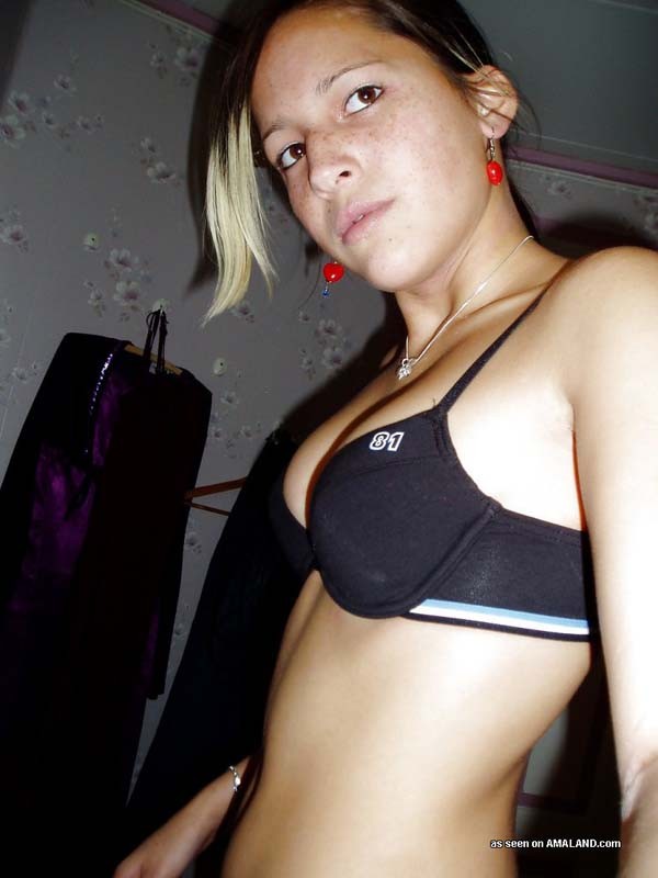 Young amateur babe posing #77097575
