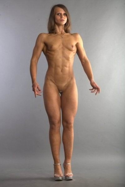 Bodybuilders femminili caldi con muscoli enormi
 #71010412