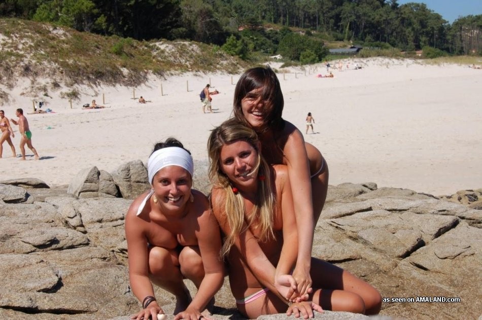 Three amateur lesbian teen GFs vacationing topless on the beach #72250609