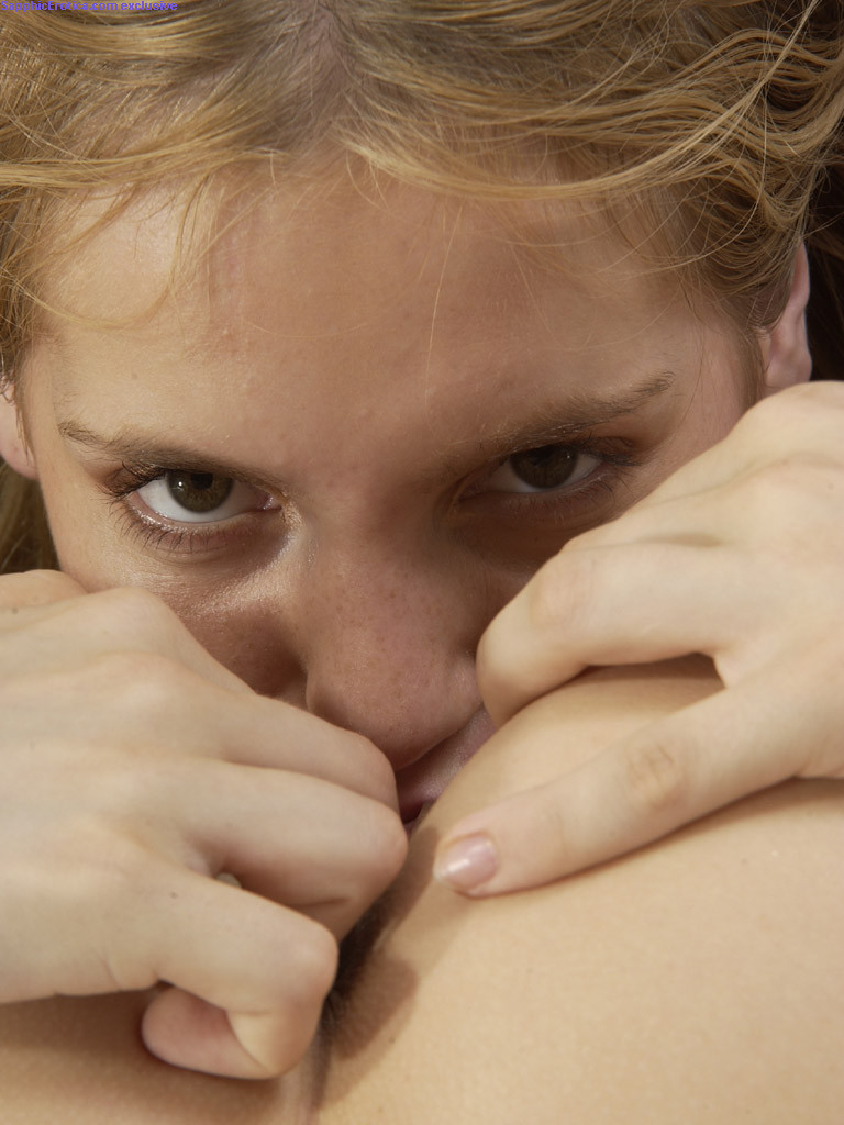 セクシーなブロンドのティーンは、マンコに耽る
 #78255776