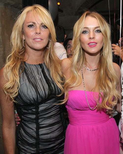 Lindsay lohan esponendo grandi tette e capezzolo slip
 #75417451