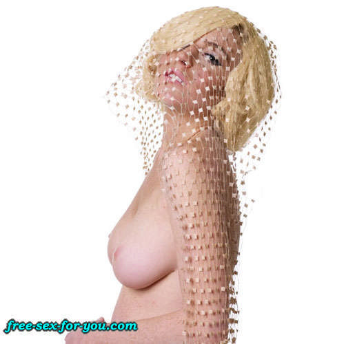 Lindsay Lohan entblößt große Titten und Nippelslip
 #75417489