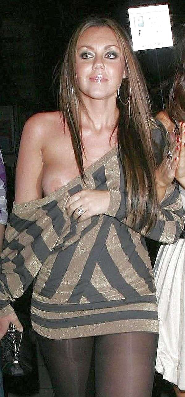 Michelle heaton montrant ses gros seins et sa culotte photos paparazzi
 #75302380