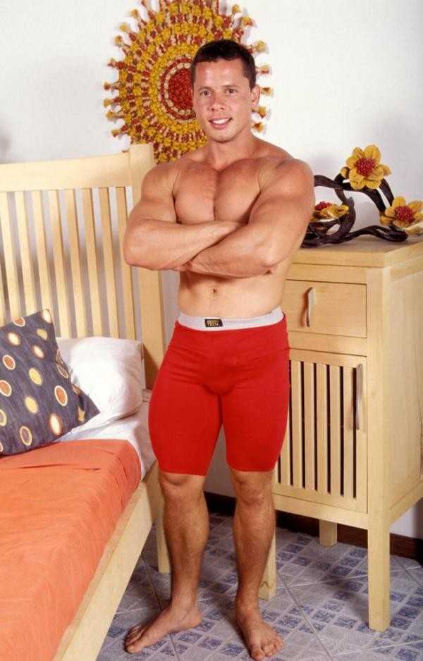 筋骨隆々のヌードボディビルダー
 #77000543