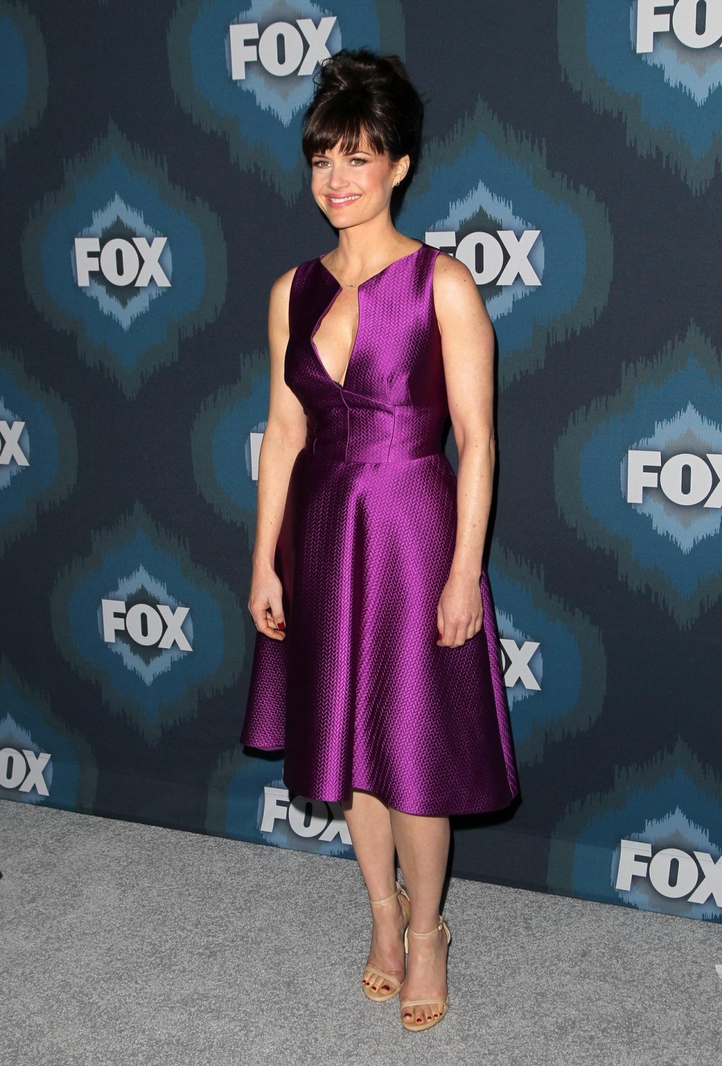 Carla Gugino shows off her big boobs braless in low cut purple dress at 2015 Fox #75175562