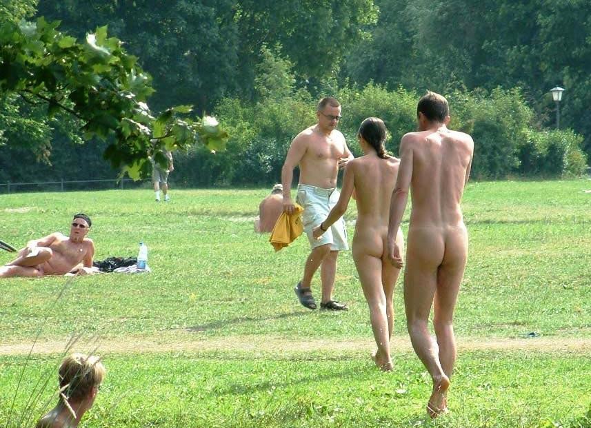 Attenzione - foto e video di nudisti incredibili
 #72277353