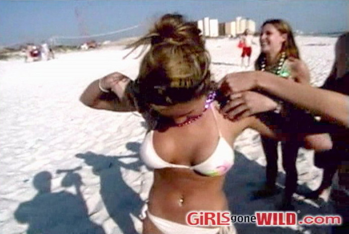 Cutie at the beach shows us her perky tits