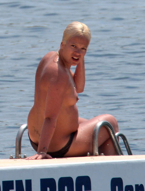 Lily Allen showing her nice big tits on beach to paparazzi #75419557