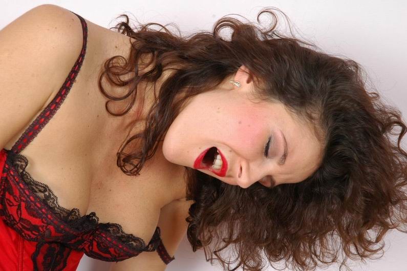 Un mec s'est fait baiser par une sangle dans une action féminine.
 #69293008