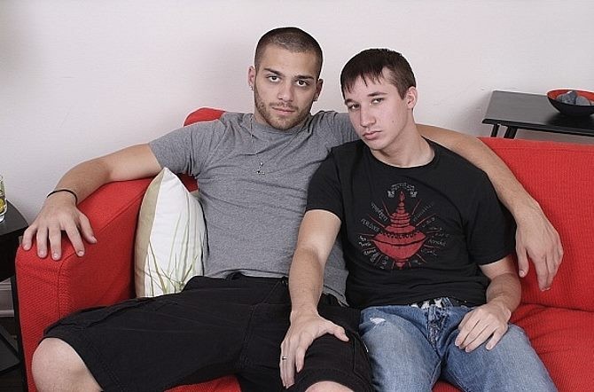 Brunet dudes genießen saugen und ficken sich gegenseitig
 #76958906