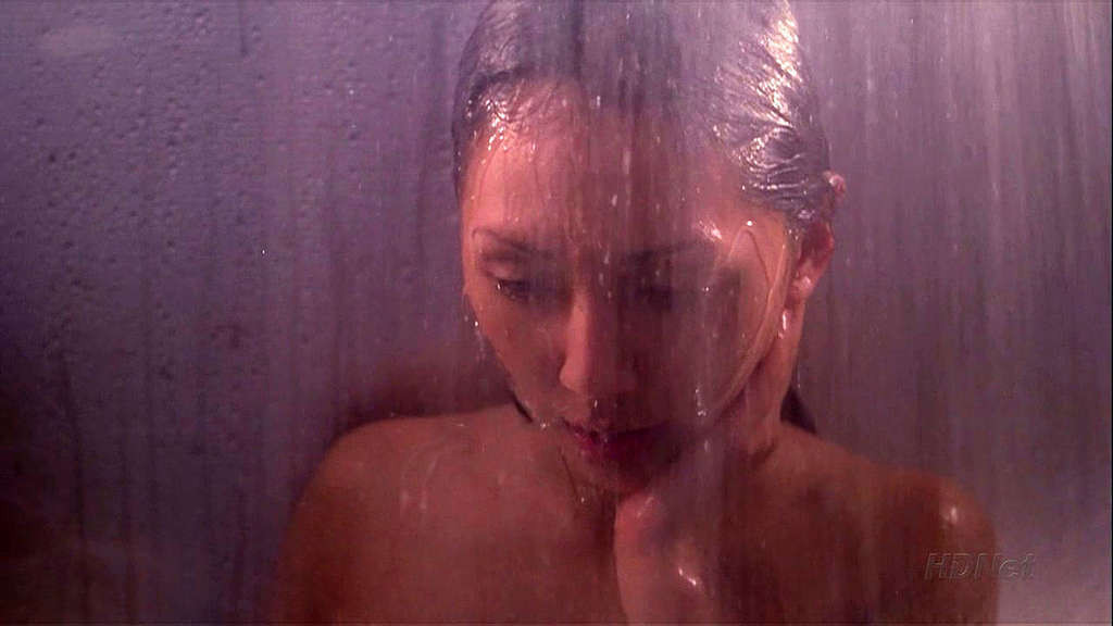 Linda park topless bajo la ducha y desnuda en la película caps
 #75342541
