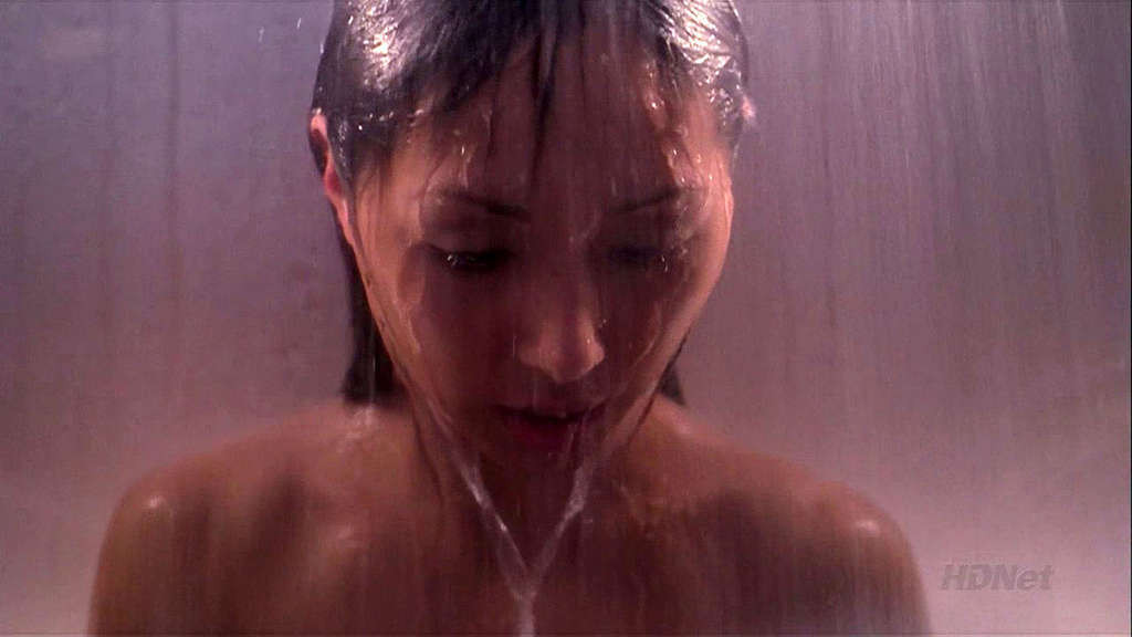 Linda park topless bajo la ducha y desnuda en la película caps
 #75342547