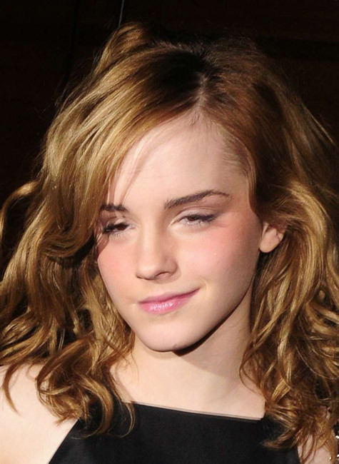 Célébrité emma watson jolie culotte en jupe haute photos publiques
 #75405649