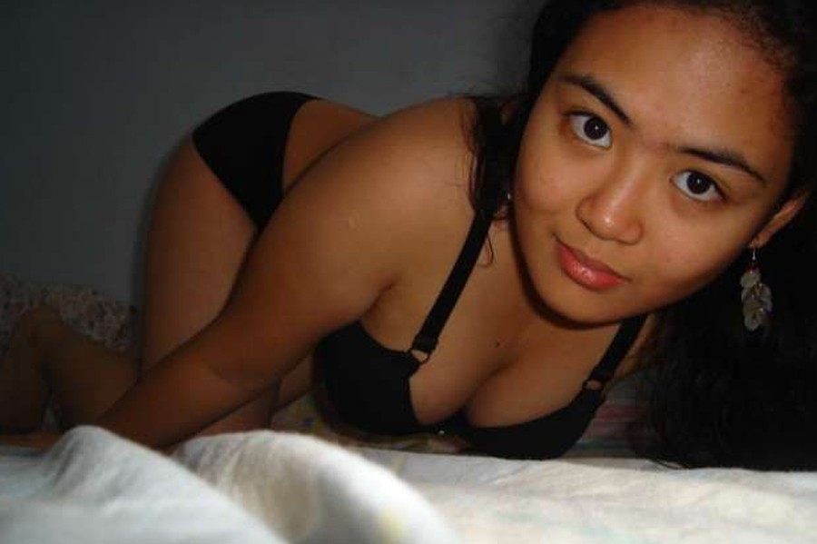 アジアの素人娘が撮ったセクシーな自撮り写真
 #69895302