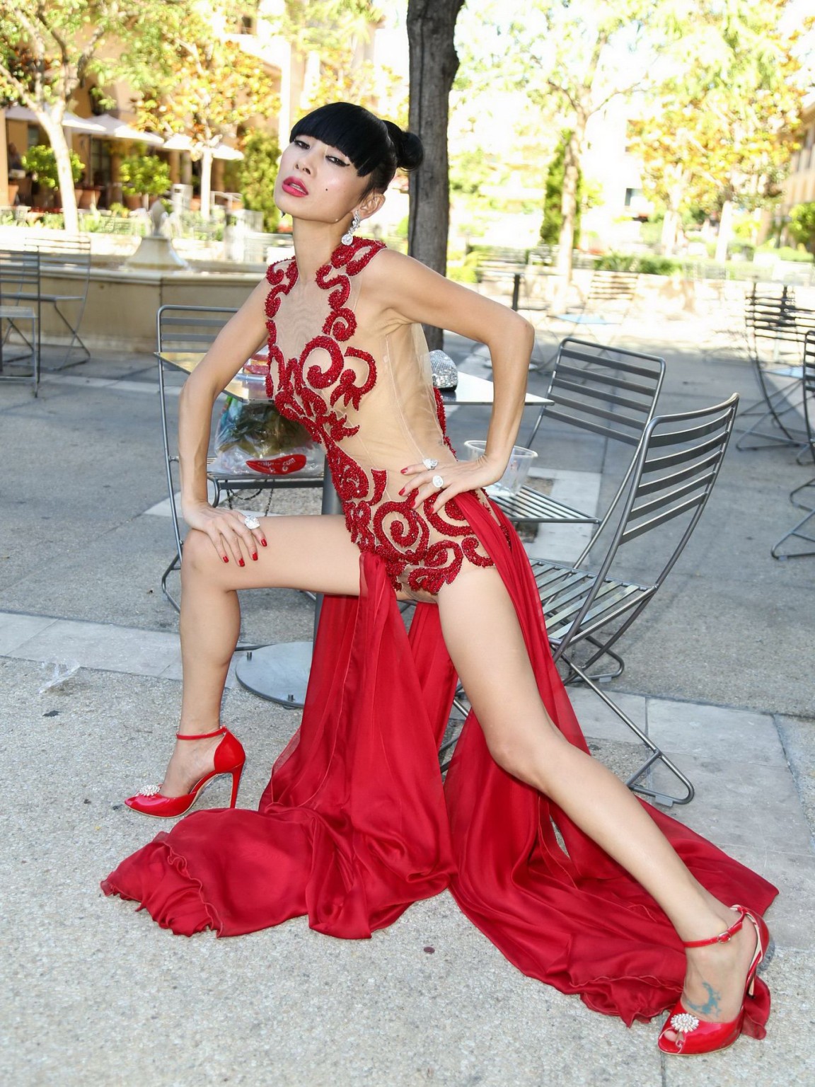 Bai ling seethru mostrando tette e figa pelosa all'aperto
 #75151282