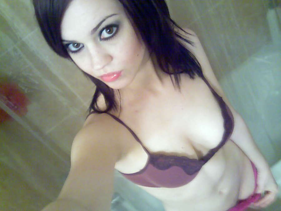 Autofotos de chicas en el espejo
 #75708484