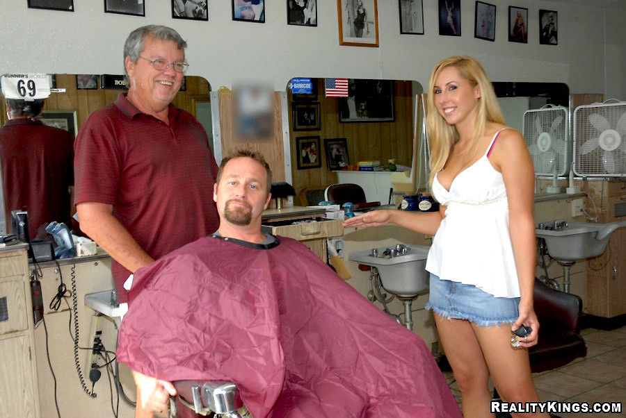 Super caliente payge consigue mÃ¡s que un corte de pelo en el cuarto trasero de este salÃ³n
 #71020861