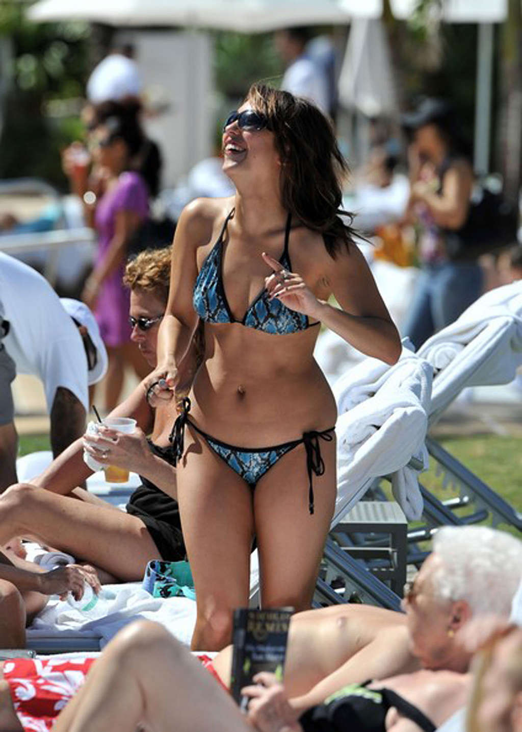 Cheryl burke che mostra il suo corpo sexy e tette enormi in bikini
 #75356366
