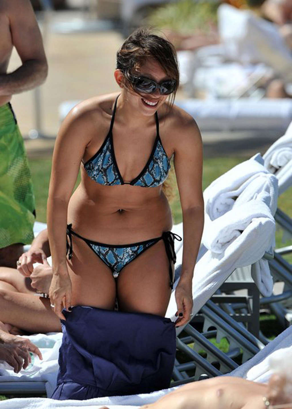 Cheryl burke che mostra il suo corpo sexy e tette enormi in bikini
 #75356405