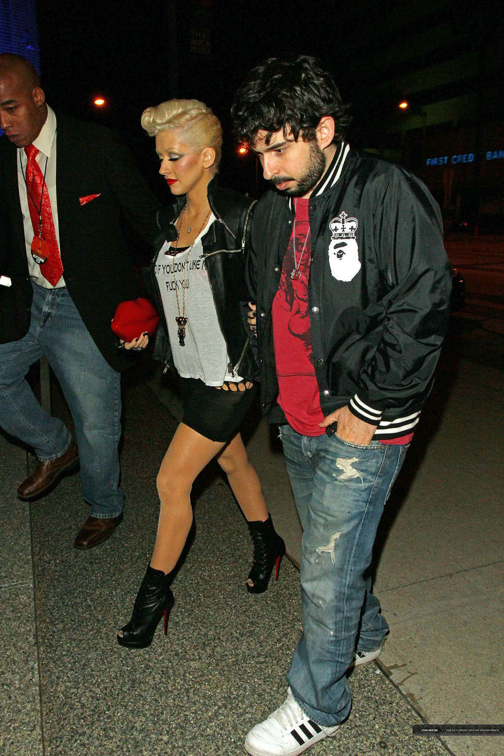 Christina Aguilera very leggy and hot in short mini skirt #75345904
