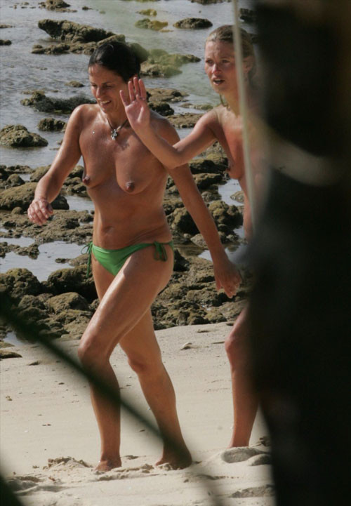 Kate moss topless en la playa con amigo paparazzi fotos #75441494