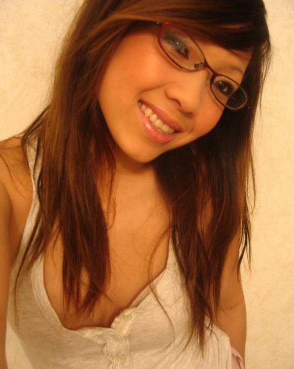 Asiatische coed geht voll nackt in Couch zeigt squeezable Titten
 #69871636