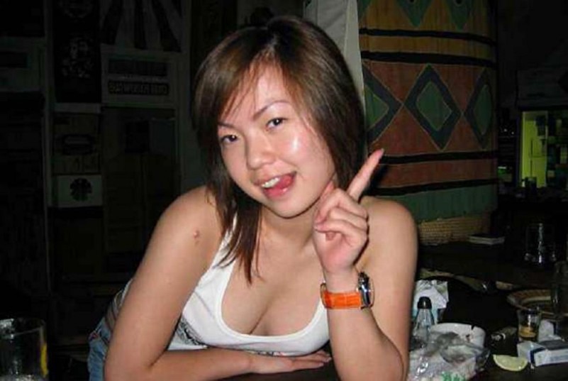 Asiatische coed geht voll nackt in Couch zeigt squeezable Titten
 #69871657