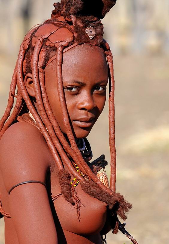 裸でポーズをとるアフリカの部族
 #73219653