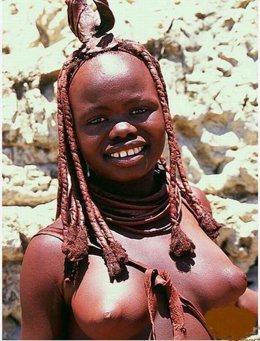 裸でポーズをとるアフリカの部族
 #73219667