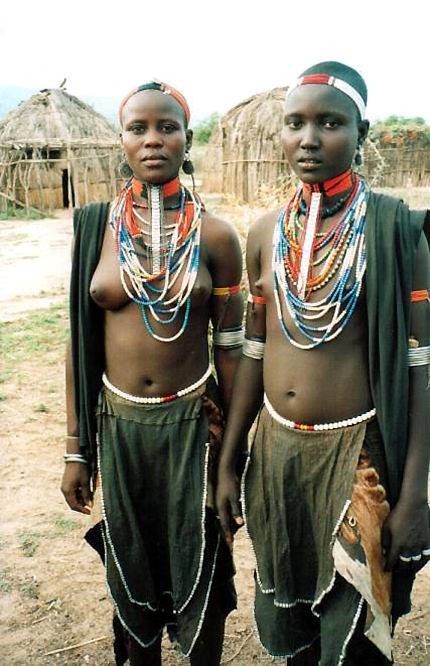 裸でポーズをとるアフリカの部族
 #73219671