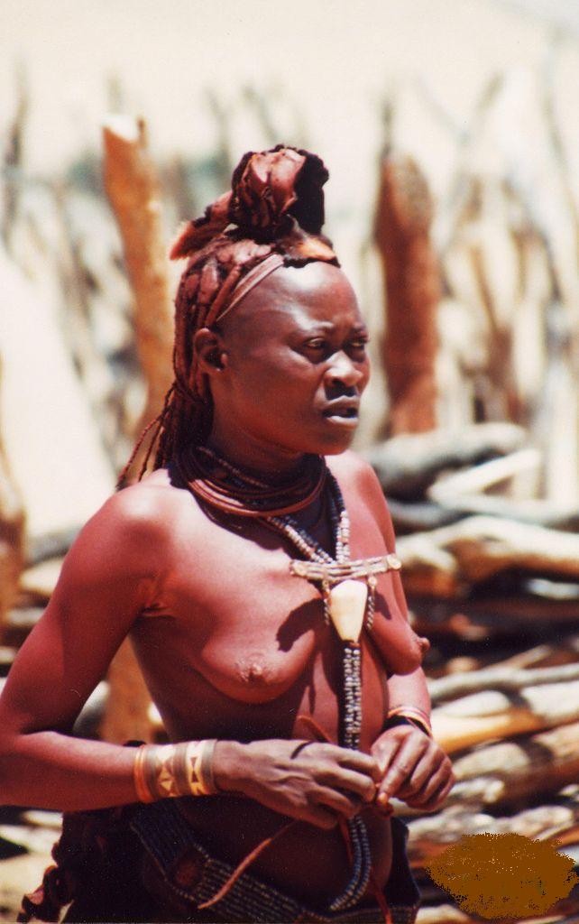 Tribù africane reali che posano nude
 #73219676