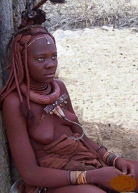 Tribù africane reali che posano nude
 #73219687