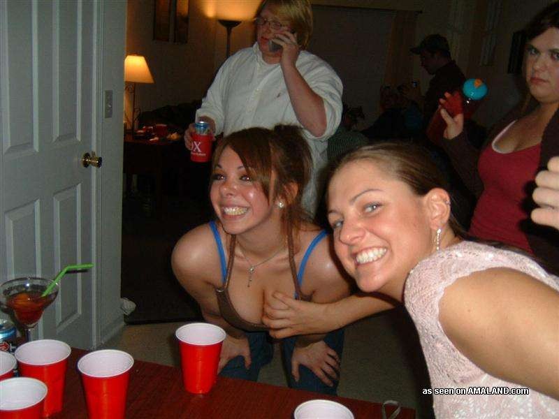 Drunk and stoned homemade amateur teen girlfriends partying hard #78890626