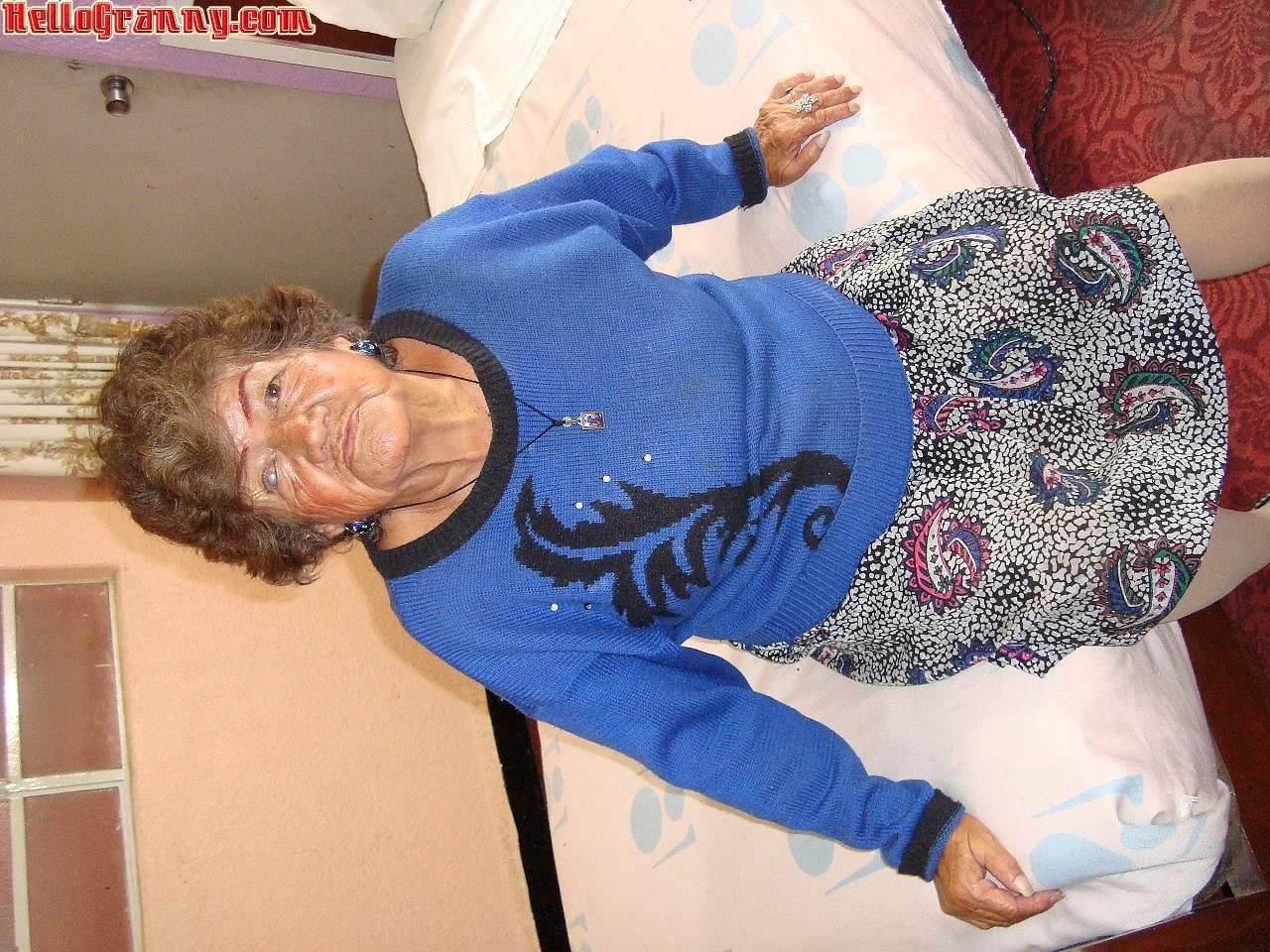 Vecchia nonna figa con grandi mutandine
 #67215298